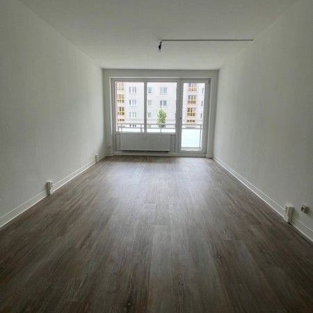 Herausgeputzte 2 Zimmerwohnung mit Balkon und Wannenbad! Ab November 2024 anmietbar! - Foto 1