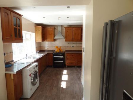 1 bedroom in a house share to rent - Photo 5