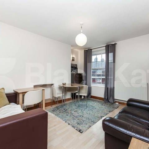 Bright and airy top floor apartment - Photo 1