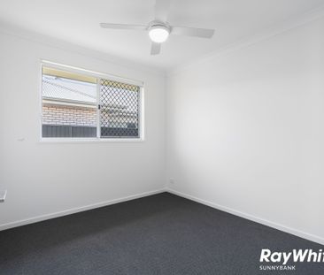 Fantastic Modern 4-Bedroom Family Home! - Photo 1