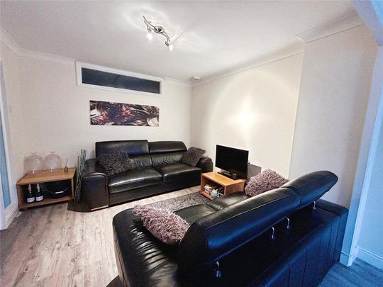 4 bedroom terraced house to rent - Photo 1