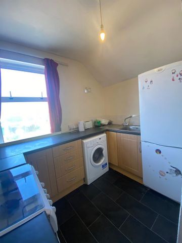 5 bedroom end of terrace house to rent - Photo 2