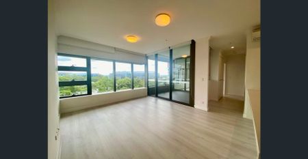 Sunny Two Bedrooms Apartment In Australia Tower - Photo 2