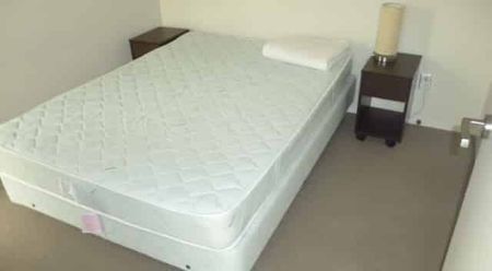 Bright apartment with wrap around balcony - Photo 3