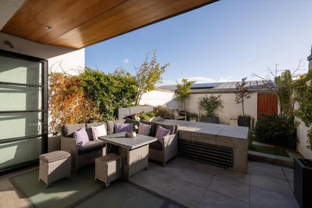 6 bedroom detached house to rent - Photo 5