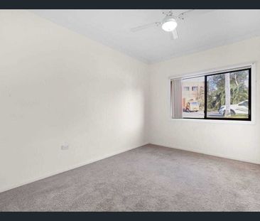Charming Family Home - Photo 3