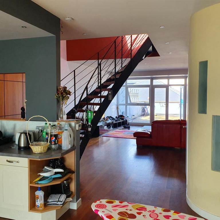 3 bedroom private hall to rent - Photo 1