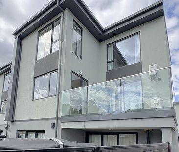 GORGEOUS NEW TOWNHOUSE IN FABULOUS LOCATION - Photo 4