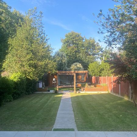 Room in a Shared House, Dorset Road, SW19 - Photo 3