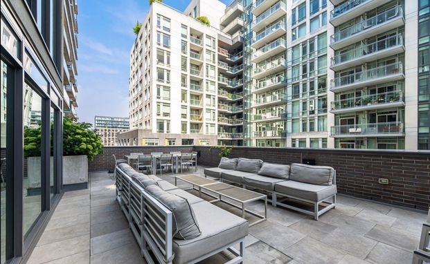 For Lease - 111 Bathurst Street Unit# 409, Toronto, Ontario - Photo 1