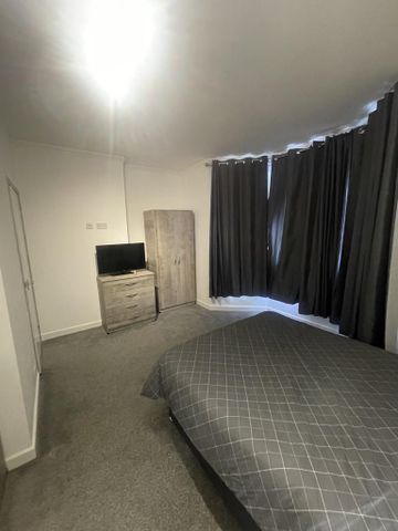 7 bedroom semi-detached house to rent - Photo 5