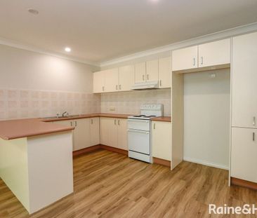 THREE BEDROOM UNIT - Close to town Available 15.12.2025 - Photo 5