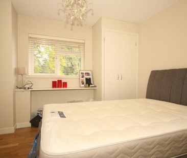 Brewery Road, Woking - Photo 3