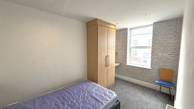 1 bedroom in a house share to rent - Photo 1