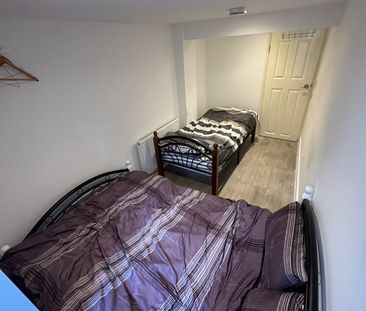 Room in a Shared House, Brayards Road, SE15 - Photo 2