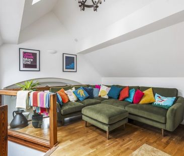 2 Bed Flat - Photo 3