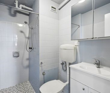 Light-Filled Studio Living with Views Over Highgate - Photo 4