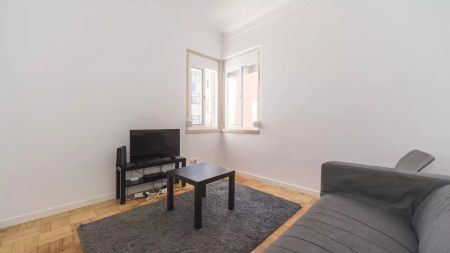 Rooms for rent in 4-bedroom apartment in São Domingos De Benfica - Photo 5