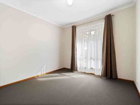 Lovely Three Bedroom Home - Photo 3