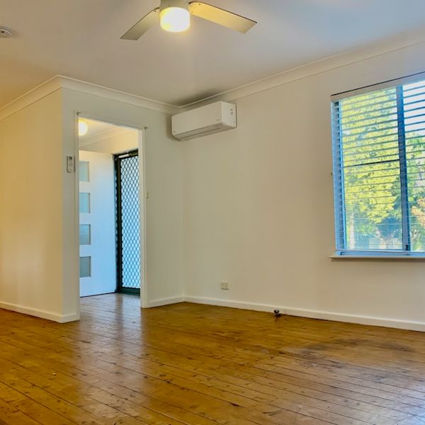 3 BEDROOM FAMILY HOME 850m TO THE BEACH - Photo 1