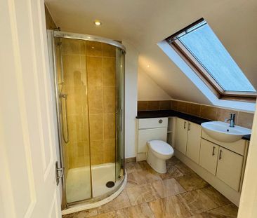 3 bedroom flat to rent - Photo 6