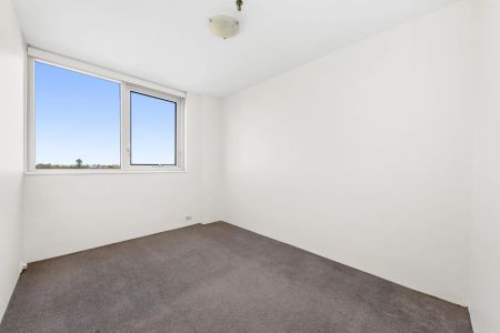 Light And Bright Two Bedroom Apartment with pool in Security Building - Photo 3