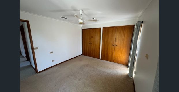 LOVELY 3 BEDROOM HOME! - Photo 1