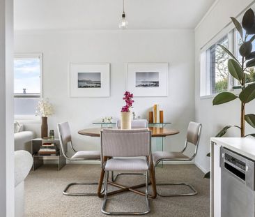 Sun-Soaked End Unit Bliss! - Photo 6