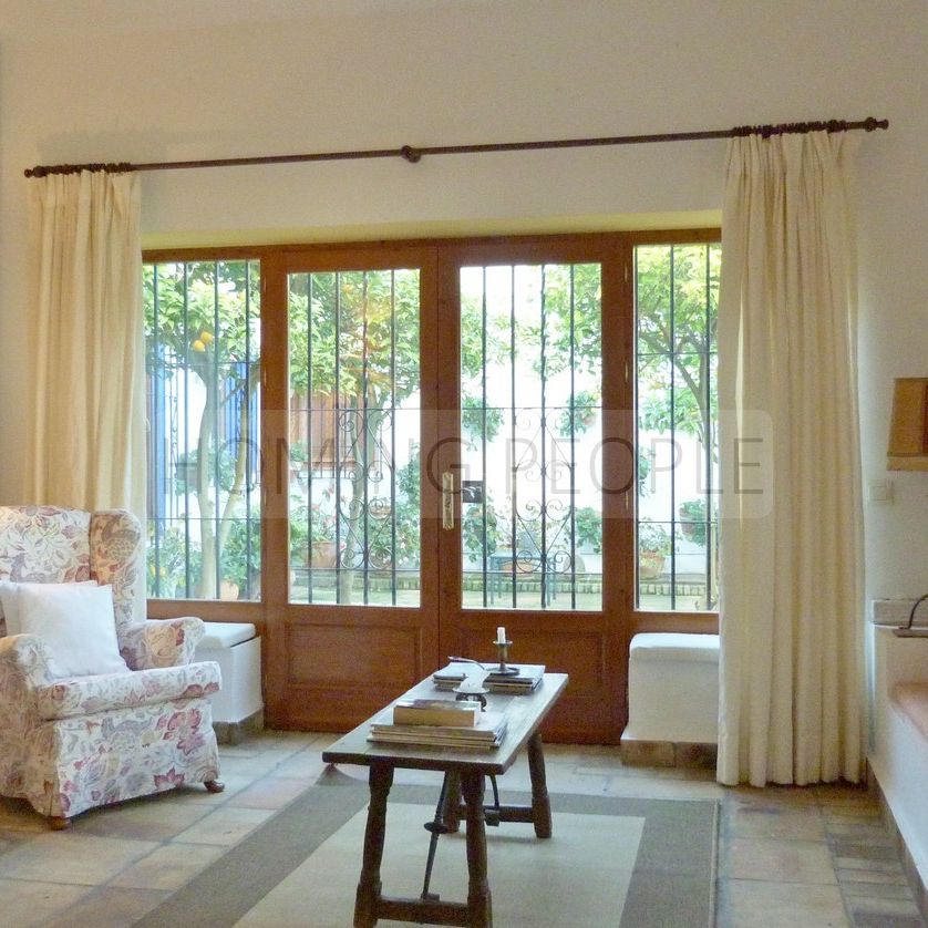 Villa espaciosa y jardines con mucho encanto - Foto 1