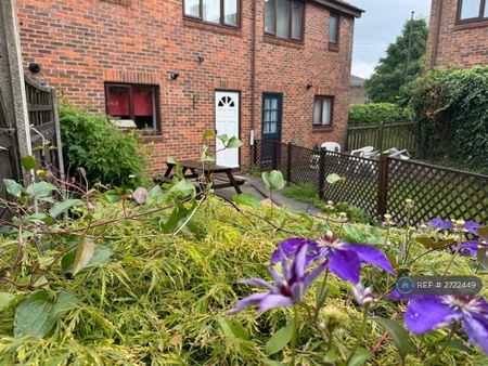 2 bedroom terraced house to rent - Photo 4