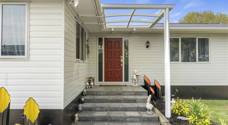 Picture Perfect Four Bedroom in Pukete - Photo 4