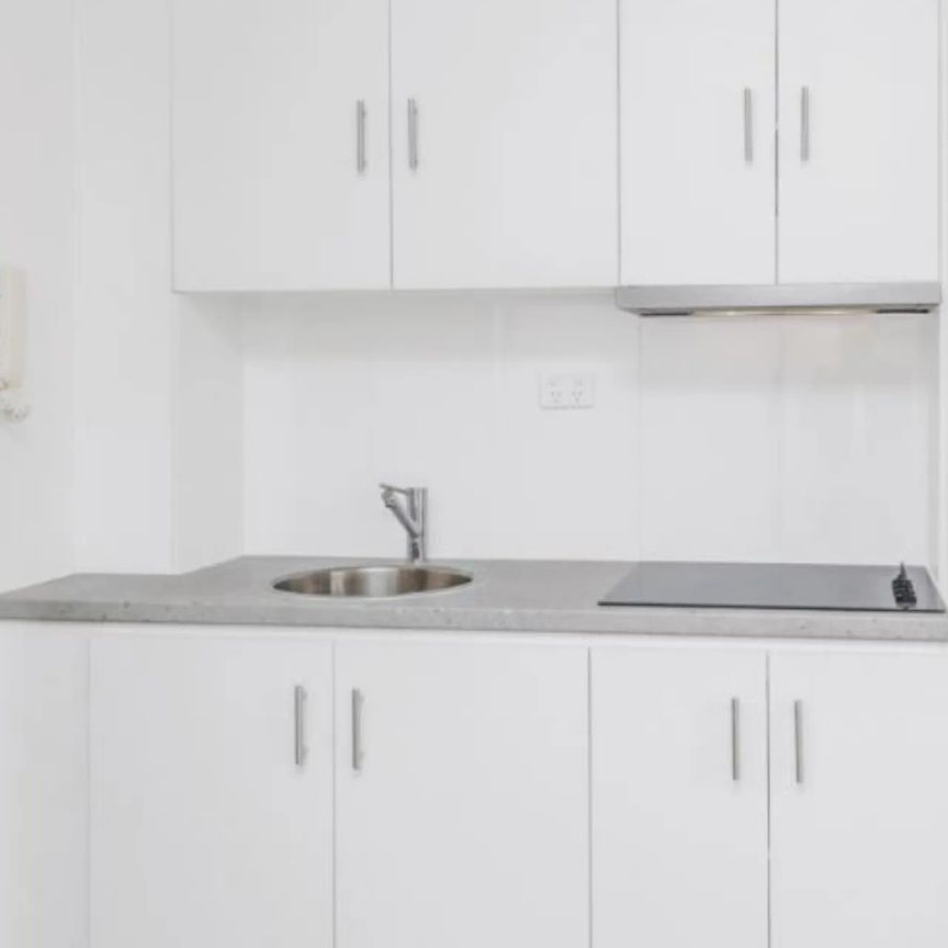 STUDIO APARTMENT - Photo 1