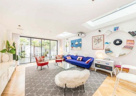 Fullerton Road, SW18 1BX, London - Photo 1