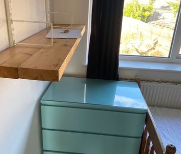 Room in a Shared House, Fountains Close, BN1 - Photo 3