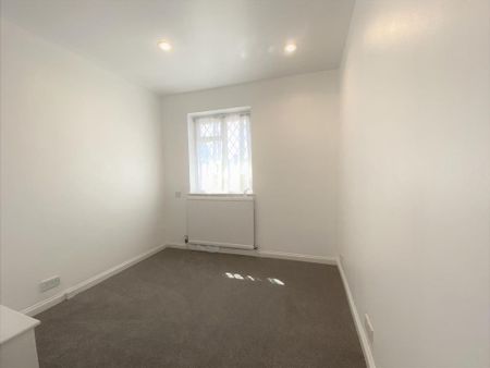 3 bedroom detached house to rent - Photo 4