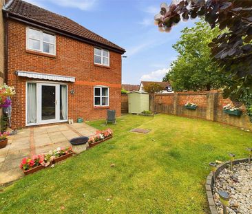 3 bedroom end of terrace house to rent - Photo 1