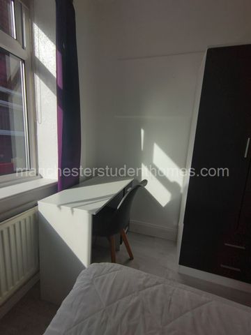 Foxholes Road, Hyde, SK14 5AP - Photo 5