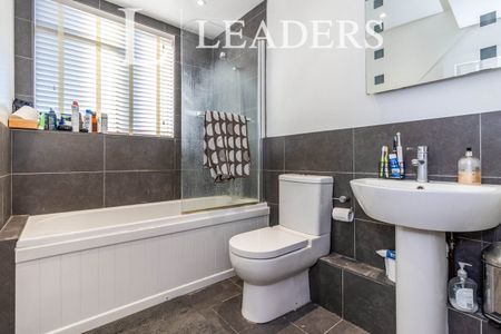 1 bedroom room to rent Ashdown Road, Epsom - Photo 2