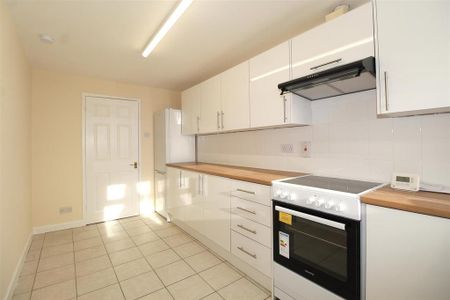 2 bedroom maisonette to rent - Photo 3