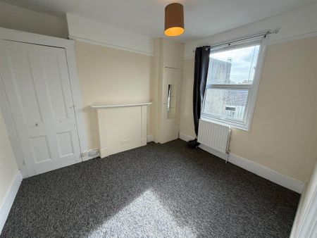 3 bedroom maisonette to rent - Photo 3