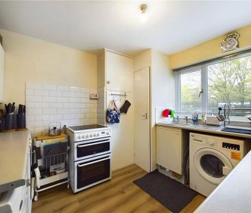 2 bedroom end of terrace house to rent - Photo 2