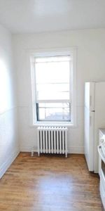 EMPLACEMENT AAA - PRES DU METRO SNOWDON 3 CHAMBRES FERMEES - Photo 4