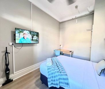 Room for Rent in the Heart of Oxford Street - Photo 3