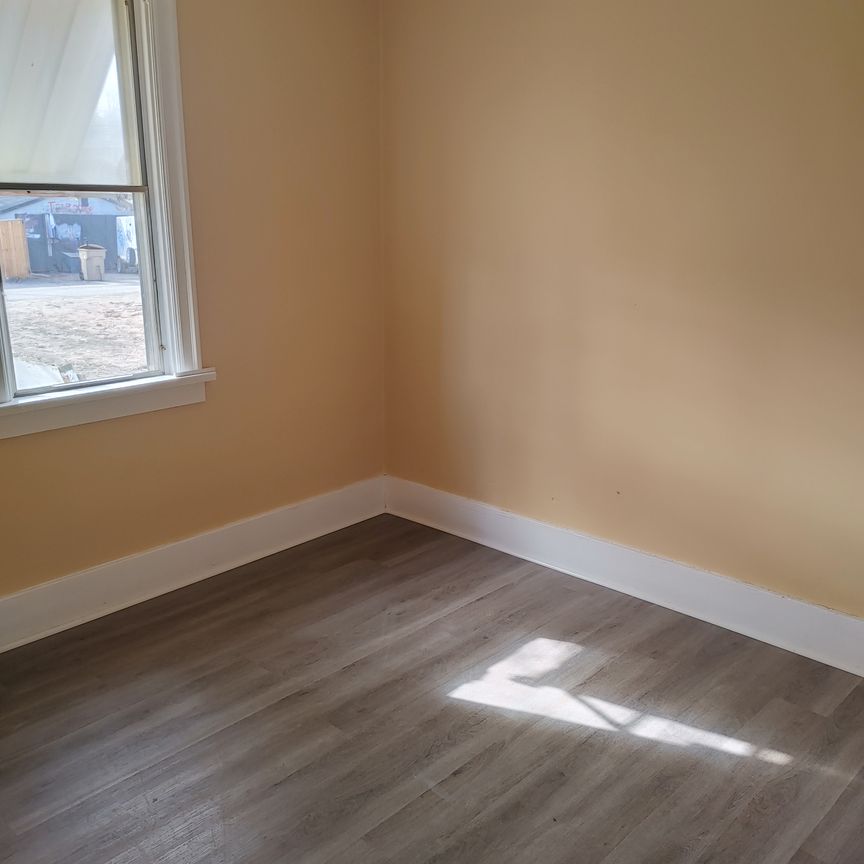 942 Angus St, Regina - Photo 1