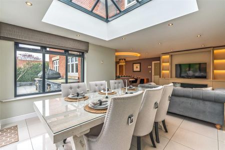 5 bedroom detached house to rent - Photo 2