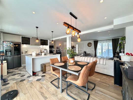 Maison contemporaine de 108 m² à Saint-Jean-Les-Deux-Jumeaux - Photo 1