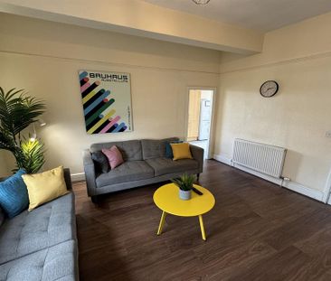 1 bedroom in a flat share to rent - Photo 3