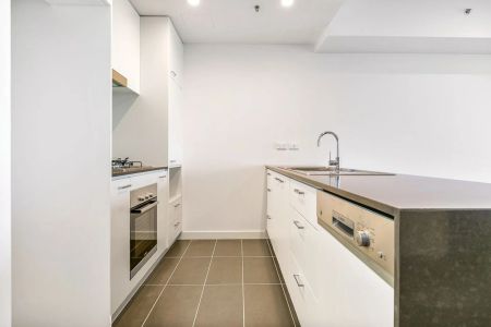 Stylish & Spacious Two-Bedroom Apartment in Prime Canterbury Location - Photo 2