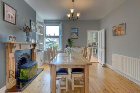 3 bedroom semi-detached house to rent - Photo 4