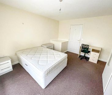 4 bedroom terraced house to rent - Photo 3